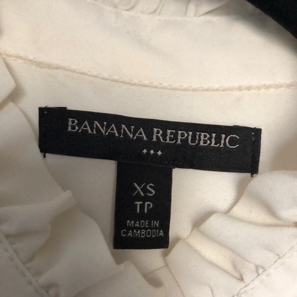 Banana Republic Ruffle Front Sleeveless Shirt - Picture 3 of 3